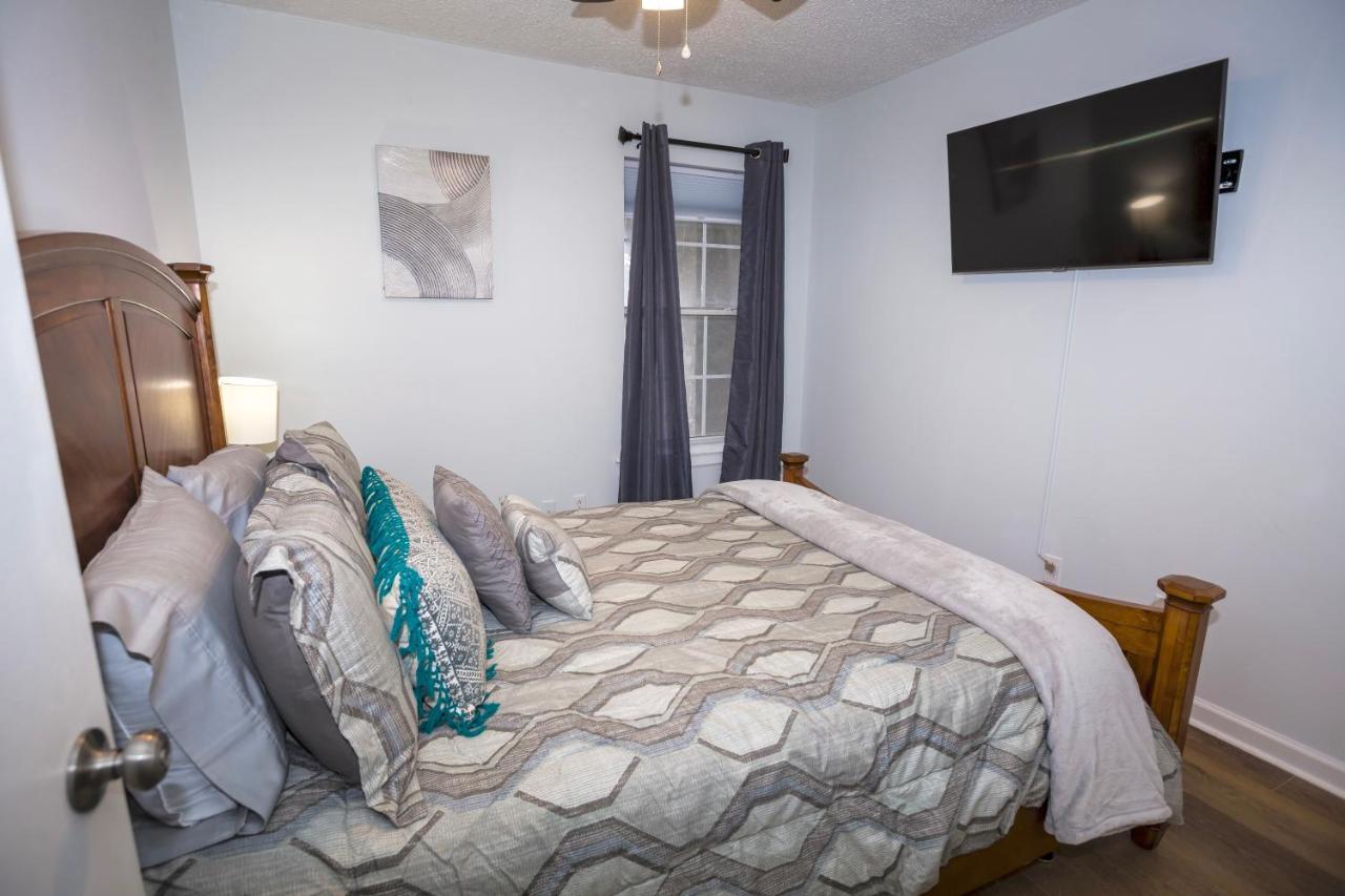 Elegant 3 Bedroom Apt With Free Parking And Balcony ナッシュビル エクステリア 写真